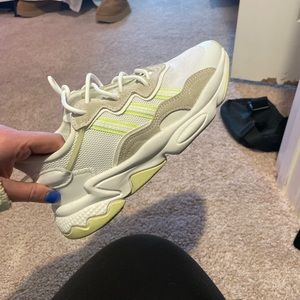 Adidas women’s ozweego size 5.5